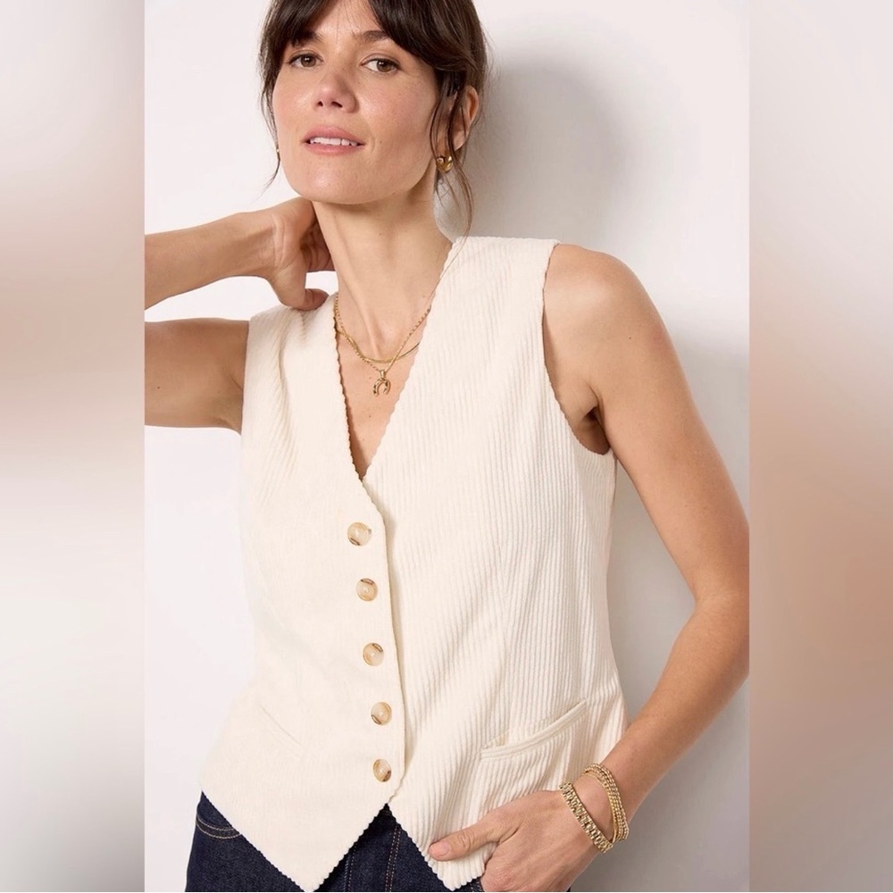 NWOT EVEREVE Sierra Corduroy Vest Cream Size Medium V-Neck Button-Up Style